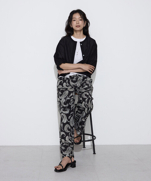 K.T KIYOKO TAKASE(キヨコタカセ)の「麻調ポリエステル ボタニカルペイズリーパンツ(その他パンツ・レディース・カーキ/ブラック系その他・9号)」の5枚目の写真