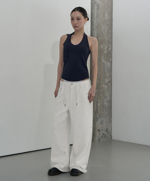 ZIZEMUSEUM（ジゼミュージアム）の「UTILITY POCKET WIDE SWEAT PANTS (WHITE)（スウェットパンツ・レディース・その他・SMALL/MEDIUM/LARGE）」の2枚目の写真