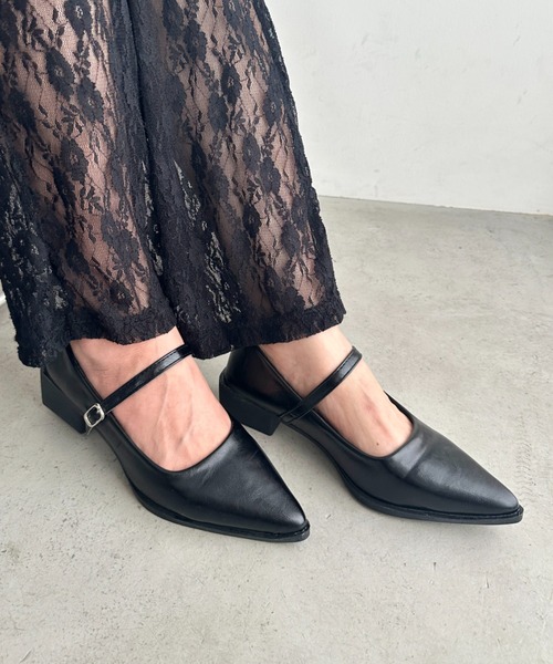 MYMOOD.(マイムード)の「ストラップ付ポインテッドトゥパンプス(パンプス・レディース・シルバー/ブラック・23.5cm/24.5cm)」の1枚目の写真