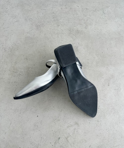 MYMOOD.(マイムード)の「ストラップ付ポインテッドトゥパンプス(パンプス・レディース・シルバー/ブラック・23.5cm/24.5cm)」の17枚目の写真