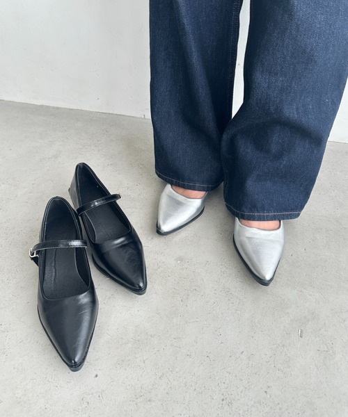 MYMOOD.(マイムード)の「ストラップ付ポインテッドトゥパンプス(パンプス・レディース・シルバー/ブラック・23.5cm/24.5cm)」の20枚目の写真