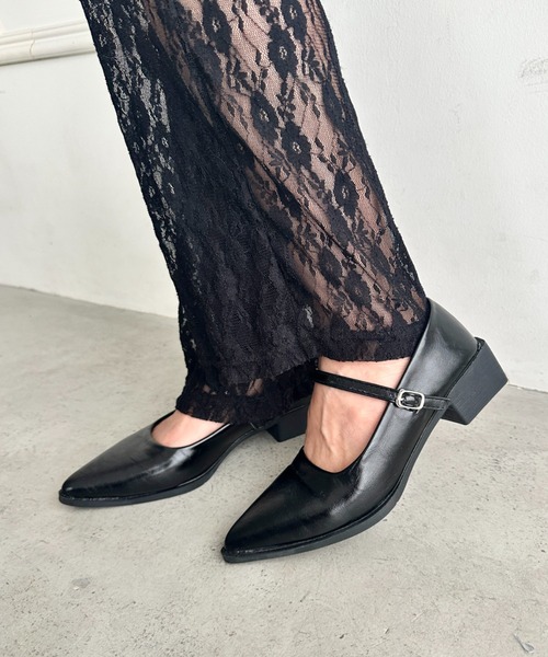 MYMOOD.(マイムード)の「ストラップ付ポインテッドトゥパンプス(パンプス・レディース・シルバー/ブラック・23.5cm/24.5cm)」の3枚目の写真