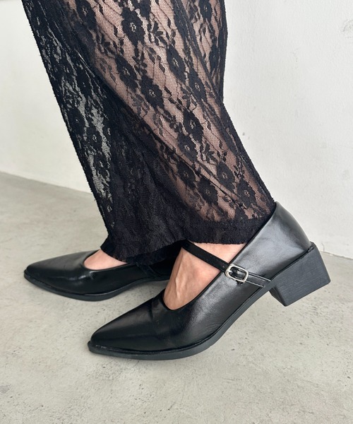 MYMOOD.(マイムード)の「ストラップ付ポインテッドトゥパンプス(パンプス・レディース・シルバー/ブラック・23.5cm/24.5cm)」の4枚目の写真