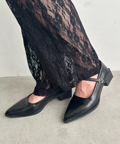 MYMOOD.(マイムード)の「ストラップ付ポインテッドトゥパンプス(パンプス・レディース・シルバー/ブラック・23.5cm/24.5cm)」の5枚目の写真