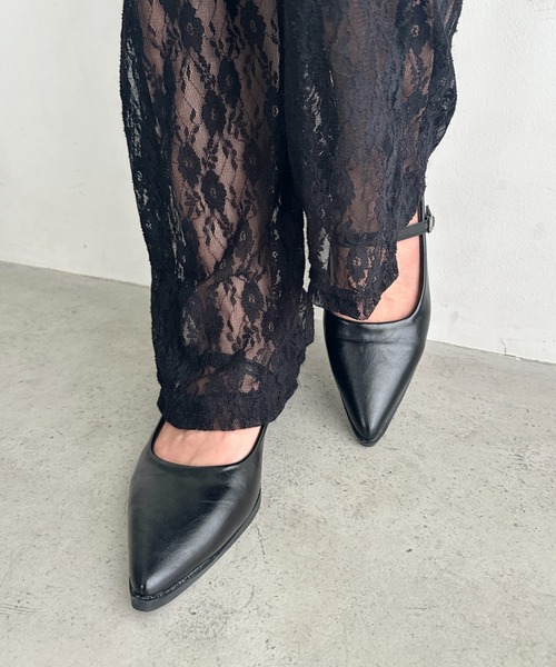 MYMOOD.(マイムード)の「ストラップ付ポインテッドトゥパンプス(パンプス・レディース・シルバー/ブラック・23.5cm/24.5cm)」の6枚目の写真