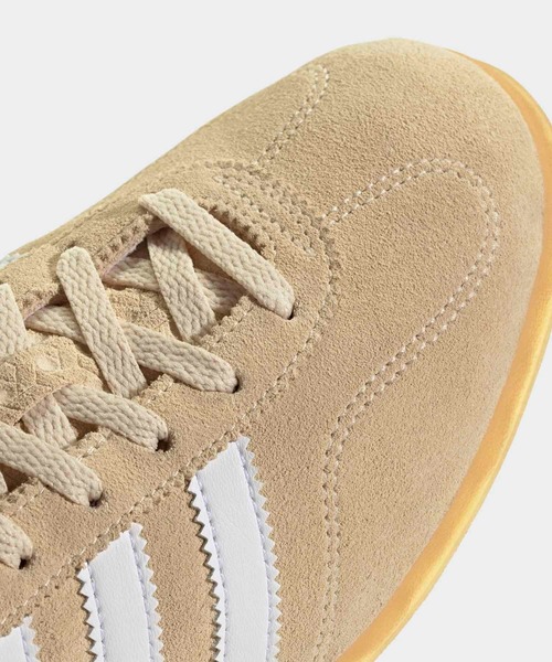 adidas（アディダス）の「ガゼルLo Pro シューズ / アディダスオリジナルス adidas Originals（スニーカー・レディース・ベージュ・22.0cm/22.5cm/23.0cm/23.5cm/24.0cm/24.5cm/25.0cm/25.5cm/26.0cm/26.5cm/27.0cm）」の8枚目の写真