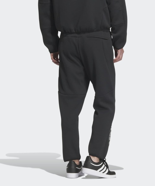 adidas(アディダス)の「アディダスアダプテーション レギュラーフィット アンクル丈 オープンヘムパンツ / アディダス adidas(スウェットパンツ・メンズ・ブラック・XX-LARGE/3XL/LARGE/MEDIUM/SMALL/X-LARGE/X-SMALL)」の2枚目の写真