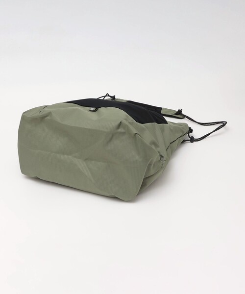 SHIPS(シップス)の「SALOMON: ACS PACKABLE TOTE BAG(トートバッグ・メンズ・ベージュ/ブラック・ONE SIZE)」の5枚目の写真