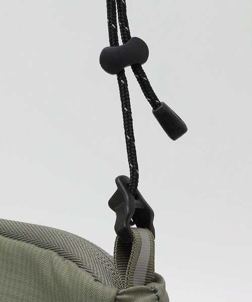 SHIPS(シップス)の「SALOMON: ACS PACKABLE TOTE BAG(トートバッグ・メンズ・ベージュ/ブラック・ONE SIZE)」の8枚目の写真