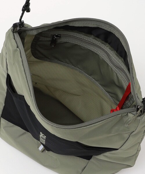 SHIPS(シップス)の「SALOMON: ACS PACKABLE TOTE BAG(トートバッグ・メンズ・ベージュ/ブラック・ONE SIZE)」の9枚目の写真