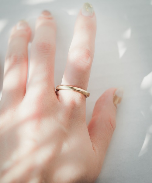 Chick（チック）の「【es】【CALM（カーム）】BRASS Twist Ring（リング・レディース・シルバー/ゴールド/ブラック・11号/13号/15号/9号）」の5枚目の写真