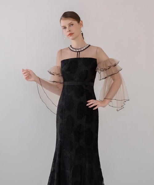 Leja(レジャ)の「【LEJA】ネックビジューシアーパイピングスリーブジャガードマーメイドワンピースオケージョンドレス美脚効果結婚式 パーティードレス 成人式 二次会 同窓会 お呼ばれ オケージョン 20代 30代(ドレス・レディース・ブラック・SMALL/MEDIUM)」の4枚目の写真