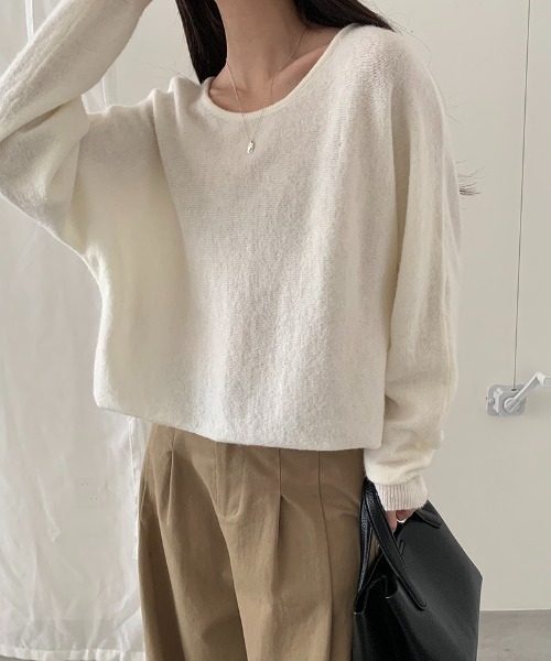 COCOMOMO(ココモモ)の「ボクシーショートニット ニット トップス ルーズニット ゆるニット 長袖 ショート丈 クロップド シンプル ラウンドネック 袖長め ショートニット ベーシック 秋服 冬服(ニット/セーター・レディース・ベージュ/ライトブラウン/ネイビー/カーキブラウン/アッシュグレー/アイボリー・FREE)」の2枚目の写真