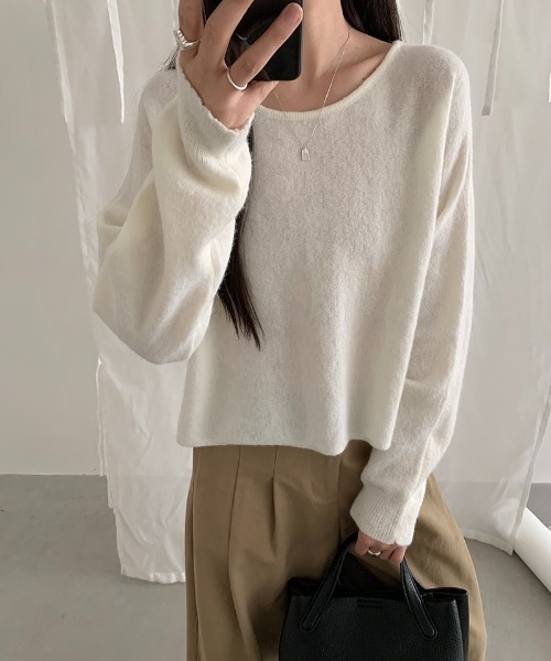 COCOMOMO(ココモモ)の「ボクシーショートニット ニット トップス ルーズニット ゆるニット 長袖 ショート丈 クロップド シンプル ラウンドネック 袖長め ショートニット ベーシック 秋服 冬服(ニット/セーター・レディース・ベージュ/ライトブラウン/ネイビー/カーキブラウン/アッシュグレー/アイボリー・FREE)」の14枚目の写真