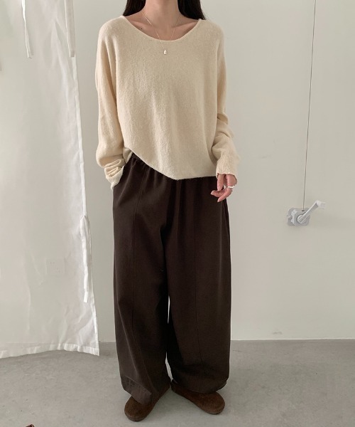 COCOMOMO(ココモモ)の「ボクシーショートニット ニット トップス ルーズニット ゆるニット 長袖 ショート丈 クロップド シンプル ラウンドネック 袖長め ショートニット ベーシック 秋服 冬服(ニット/セーター・レディース・ベージュ/ライトブラウン/ネイビー/カーキブラウン/アッシュグレー/アイボリー・FREE)」の13枚目の写真