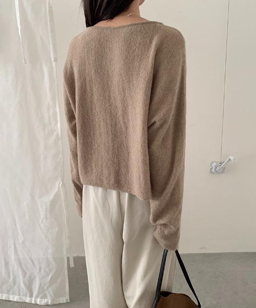 COCOMOMO(ココモモ)の「ボクシーショートニット ニット トップス ルーズニット ゆるニット 長袖 ショート丈 クロップド シンプル ラウンドネック 袖長め ショートニット ベーシック 秋服 冬服(ニット/セーター・レディース・ベージュ/ライトブラウン/ネイビー/カーキブラウン/アッシュグレー/アイボリー・FREE)」の8枚目の写真