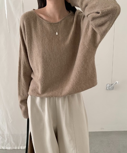 COCOMOMO(ココモモ)の「ボクシーショートニット ニット トップス ルーズニット ゆるニット 長袖 ショート丈 クロップド シンプル ラウンドネック 袖長め ショートニット ベーシック 秋服 冬服(ニット/セーター・レディース・ベージュ/ライトブラウン/ネイビー/カーキブラウン/アッシュグレー/アイボリー・FREE)」の7枚目の写真