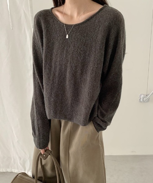 COCOMOMO(ココモモ)の「ボクシーショートニット ニット トップス ルーズニット ゆるニット 長袖 ショート丈 クロップド シンプル ラウンドネック 袖長め ショートニット ベーシック 秋服 冬服(ニット/セーター・レディース・ベージュ/ライトブラウン/ネイビー/カーキブラウン/アッシュグレー/アイボリー・FREE)」の22枚目の写真