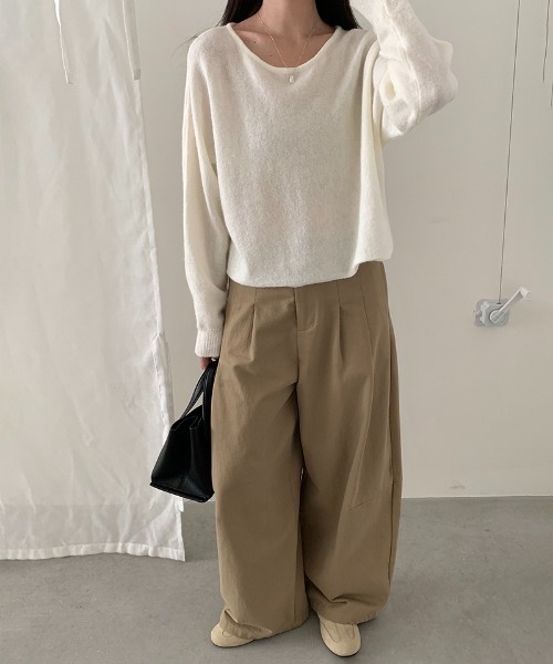 COCOMOMO(ココモモ)の「ボクシーショートニット ニット トップス ルーズニット ゆるニット 長袖 ショート丈 クロップド シンプル ラウンドネック 袖長め ショートニット ベーシック 秋服 冬服(ニット/セーター・レディース・ベージュ/ライトブラウン/ネイビー/カーキブラウン/アッシュグレー/アイボリー・FREE)」の17枚目の写真