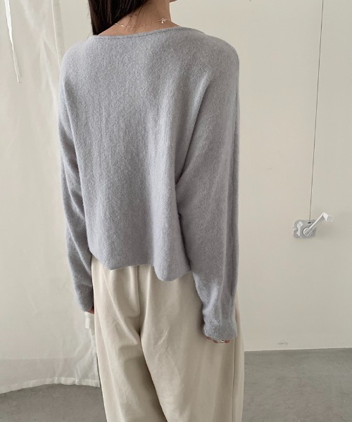 COCOMOMO(ココモモ)の「ボクシーショートニット ニット トップス ルーズニット ゆるニット 長袖 ショート丈 クロップド シンプル ラウンドネック 袖長め ショートニット ベーシック 秋服 冬服(ニット/セーター・レディース・ベージュ/ライトブラウン/ネイビー/カーキブラウン/アッシュグレー/アイボリー・FREE)」の20枚目の写真