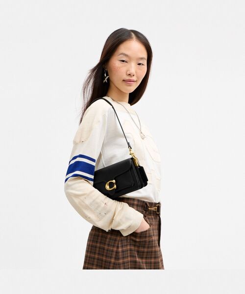 COACH（コーチ）の「ソフト タビー ショルダー バッグ 20（ショルダーバッグ・レディース・ブラック系その他・ONE）」の4枚目の写真
