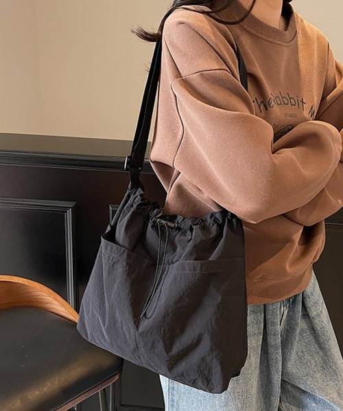 Miniministore(ミニミニストア)の「巾着ショルダーバッグ A4対応 軽量鞄(ショルダーバッグ・レディース・アイボリー/ベージュ/ブラック・FREE)」の1枚目の写真