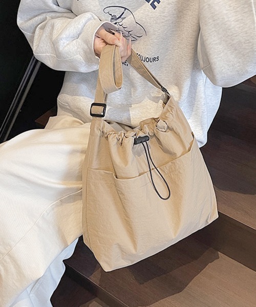 Miniministore(ミニミニストア)の「巾着ショルダーバッグ A4対応 軽量鞄(ショルダーバッグ・レディース・アイボリー/ベージュ/ブラック・FREE)」の6枚目の写真