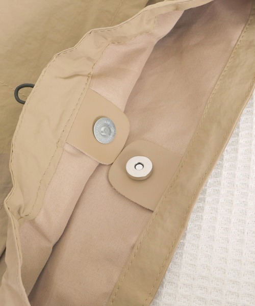 Miniministore(ミニミニストア)の「巾着ショルダーバッグ A4対応 軽量鞄(ショルダーバッグ・レディース・アイボリー/ベージュ/ブラック・FREE)」の14枚目の写真