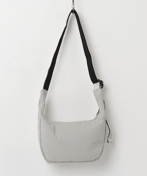 THE NORTH FACE(ザノースフェイス)の「ザ・ノースフェイス / フィーカスミニショルダー NMW72651(レディース)(ショルダーバッグ・レディース・ブラック系その他/ホワイト系その他・ONE SIZE)」の3枚目の写真