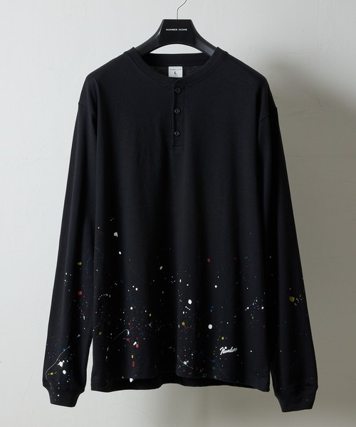NUMBER (N)INE(ナンバーナイン)の「HAND PAINTED BASIC HEM PRINTED HENLEY NECK L/S T-SHIRT / ハンドペイント ベーシック ワンポイント ロゴプリント ヘンリーネック ロンT(Tシャツ/カットソー・メンズ・ホワイト系その他2/ブラック系その他2/ブラック/ホワイト・M/L/XL)」の3枚目の写真