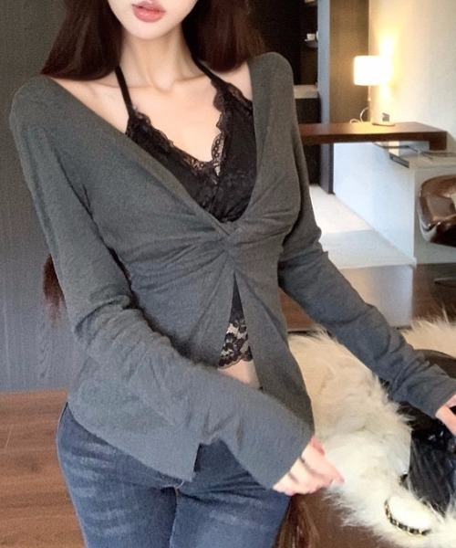 SHEENA(シーナ)の「【カップ付き】レースレイヤードツイストトップス(Tシャツ/カットソー・レディース・ダークグレー/ブラック/ホワイト・M)」の8枚目の写真