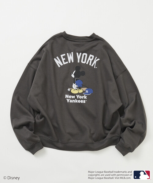 FREAK'S STORE（フリークスストア）の「限定展開 Mickey×YANKEES 別注 ビックシルエット クルーネック スウェット（スウェット・メンズ・ネイビー/チャコールグレー/グレー・MEDIUM/LARGE/SMALL）」の4枚目の写真