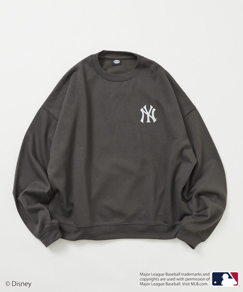 FREAK'S STORE（フリークスストア）の「限定展開 Mickey×YANKEES 別注 ビックシルエット クルーネック スウェット（スウェット・メンズ・ネイビー/チャコールグレー/グレー・MEDIUM/LARGE/SMALL）」の10枚目の写真