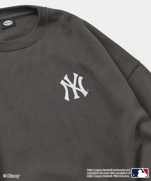 FREAK'S STORE（フリークスストア）の「限定展開 Mickey×YANKEES 別注 ビックシルエット クルーネック スウェット（スウェット・メンズ・ネイビー/チャコールグレー/グレー・MEDIUM/LARGE/SMALL）」の12枚目の写真