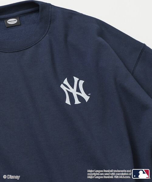 FREAK'S STORE（フリークスストア）の「限定展開 Mickey×YANKEES 別注 ビックシルエット クルーネック スウェット（スウェット・メンズ・ネイビー/チャコールグレー/グレー・MEDIUM/LARGE/SMALL）」の15枚目の写真