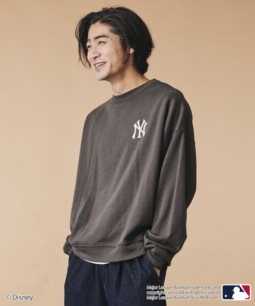 FREAK'S STORE（フリークスストア）の「限定展開 Mickey×YANKEES 別注 ビックシルエット クルーネック スウェット（スウェット・メンズ・ネイビー/チャコールグレー/グレー・MEDIUM/LARGE/SMALL）」の19枚目の写真