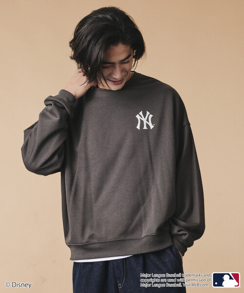 FREAK'S STORE（フリークスストア）の「限定展開 Mickey×YANKEES 別注 ビックシルエット クルーネック スウェット（スウェット・メンズ・ネイビー/チャコールグレー/グレー・MEDIUM/LARGE/SMALL）」の20枚目の写真