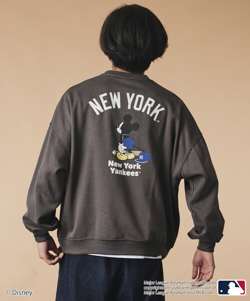 FREAK'S STORE（フリークスストア）の「限定展開 Mickey×YANKEES 別注 ビックシルエット クルーネック スウェット（スウェット・メンズ・ネイビー/チャコールグレー/グレー・MEDIUM/LARGE/SMALL）」の21枚目の写真