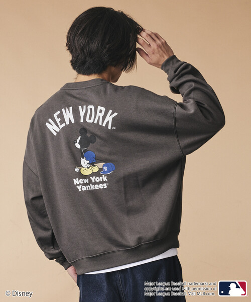 FREAK'S STORE（フリークスストア）の「限定展開 Mickey×YANKEES 別注 ビックシルエット クルーネック スウェット（スウェット・メンズ・ネイビー/チャコールグレー/グレー・MEDIUM/LARGE/SMALL）」の22枚目の写真