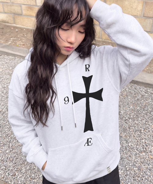 GRAVER（グレーバー）の「[UNISEX]9RAE CROSS フーディ_4color（パーカー・レディース・ホワイト/ブラック/ネイビー/グレー・SMALL/MEDIUM/LARGE）」の10枚目の写真
