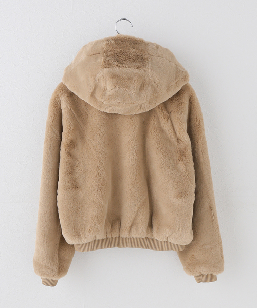 GUESS JEANS(ゲスジーンズ)の「GUESS JEANS / ゲス ジーンズ FUR HOODED BOMBER(その他アウター・レディース・ベージュ・SMALL)」の2枚目の写真