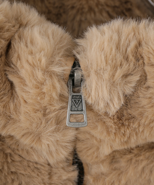 GUESS JEANS(ゲスジーンズ)の「GUESS JEANS / ゲス ジーンズ FUR HOODED BOMBER(その他アウター・レディース・ベージュ・SMALL)」の5枚目の写真