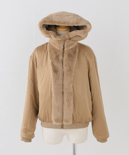GUESS JEANS(ゲスジーンズ)の「GUESS JEANS / ゲス ジーンズ FUR HOODED BOMBER(その他アウター・レディース・ベージュ・SMALL)」の11枚目の写真