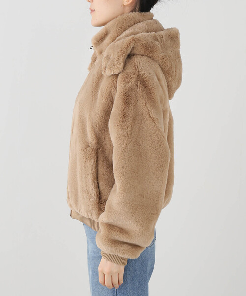 GUESS JEANS(ゲスジーンズ)の「GUESS JEANS / ゲス ジーンズ FUR HOODED BOMBER(その他アウター・レディース・ベージュ・SMALL)」の17枚目の写真
