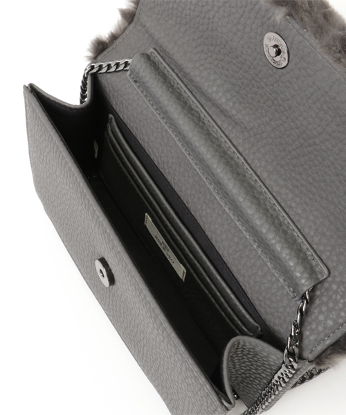 RODE SKO（ロデスコ）の「RODE SKO AUNI ファーパーティクラッチ（クラッチバッグ・レディース・レッド/グレー・FREE）」の4枚目の写真