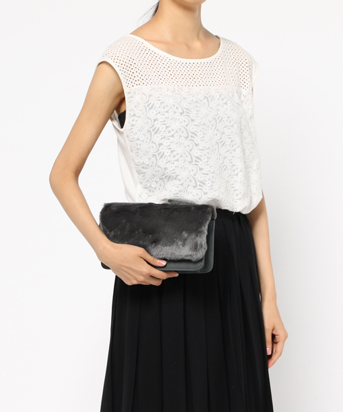 RODE SKO（ロデスコ）の「RODE SKO AUNI ファーパーティクラッチ（クラッチバッグ・レディース・レッド/グレー・FREE）」の5枚目の写真