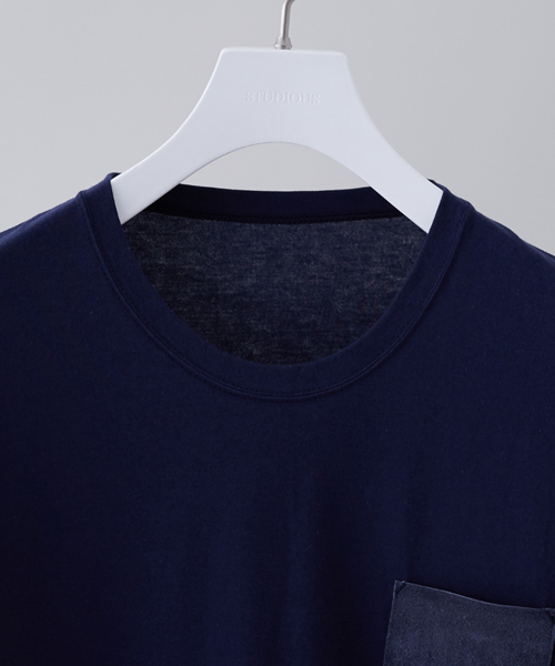 STUDIOUS(ステュディオス)の「シルキータッチレザーポケットTシャツ(Tシャツ/カットソー・メンズ・ネイビー/ブラック/カーキ/ホワイト・1/3/2)」の5枚目の写真