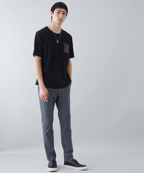 STUDIOUS(ステュディオス)の「シルキータッチレザーポケットTシャツ(Tシャツ/カットソー・メンズ・ネイビー/ブラック/カーキ/ホワイト・1/3/2)」の13枚目の写真