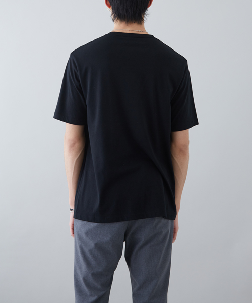 STUDIOUS(ステュディオス)の「シルキータッチレザーポケットTシャツ(Tシャツ/カットソー・メンズ・ネイビー/ブラック/カーキ/ホワイト・1/3/2)」の15枚目の写真