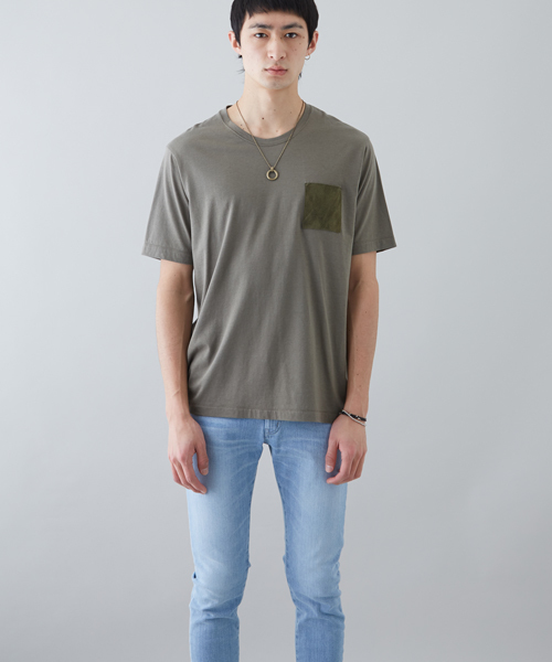 STUDIOUS(ステュディオス)の「シルキータッチレザーポケットTシャツ(Tシャツ/カットソー・メンズ・ネイビー/ブラック/カーキ/ホワイト・1/3/2)」の16枚目の写真